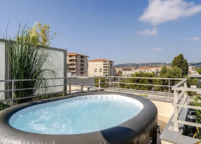 Newly Built Apartment With Pool, Walk To The Beach