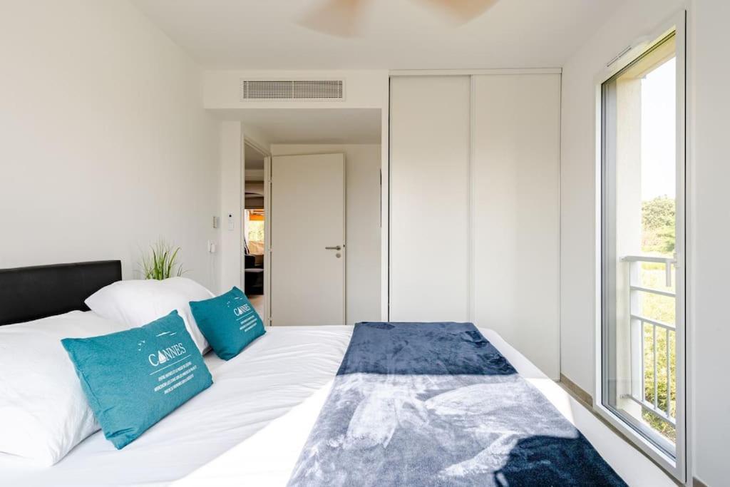 Newly Built With Pool, Walk To The Apartment Antibes