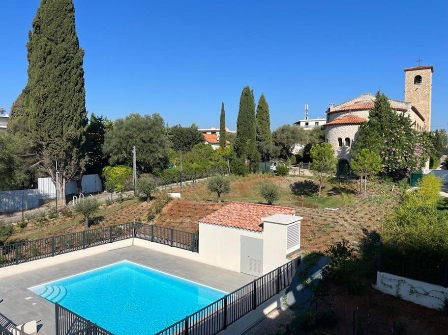 Apartment Newly Built With Pool, Walk To The