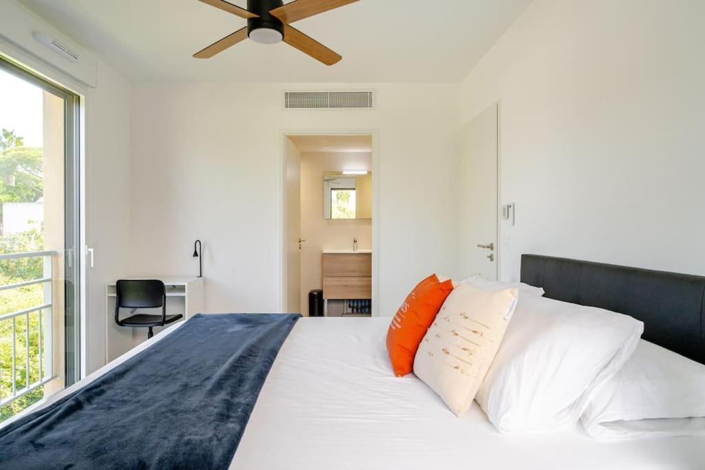 Newly Built With Pool, Walk To The Apartment *