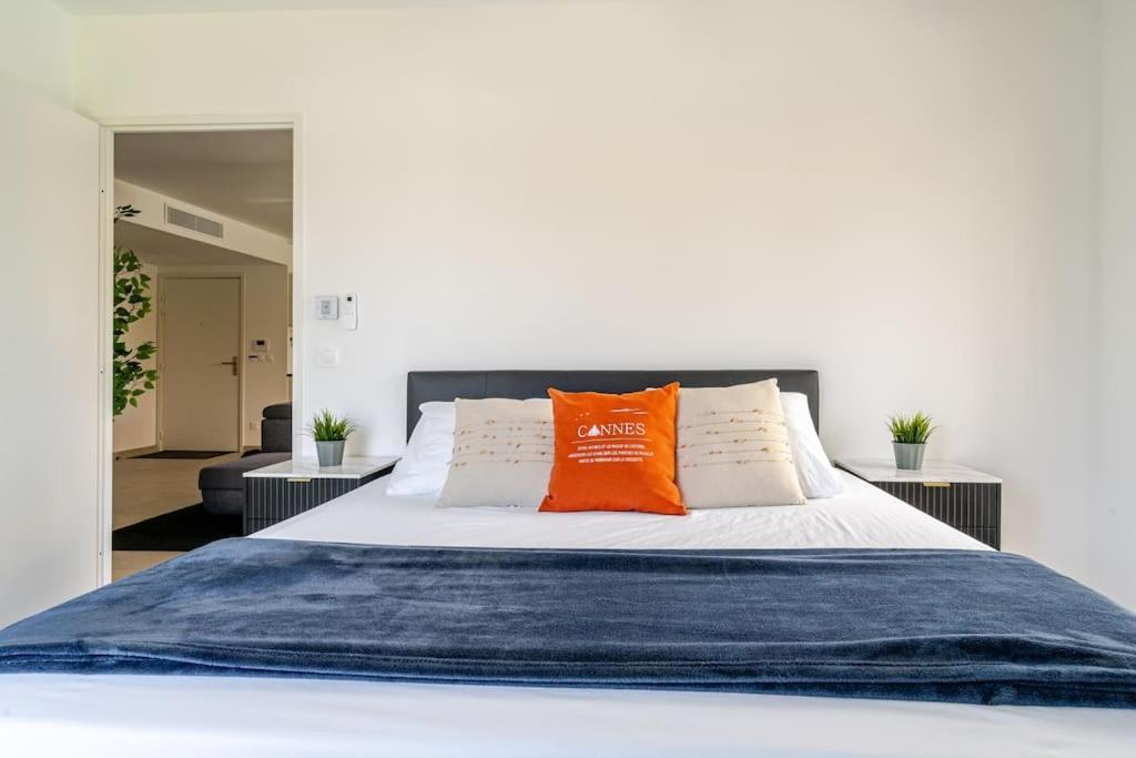 Newly Built With Pool, Walk To The * Antibes