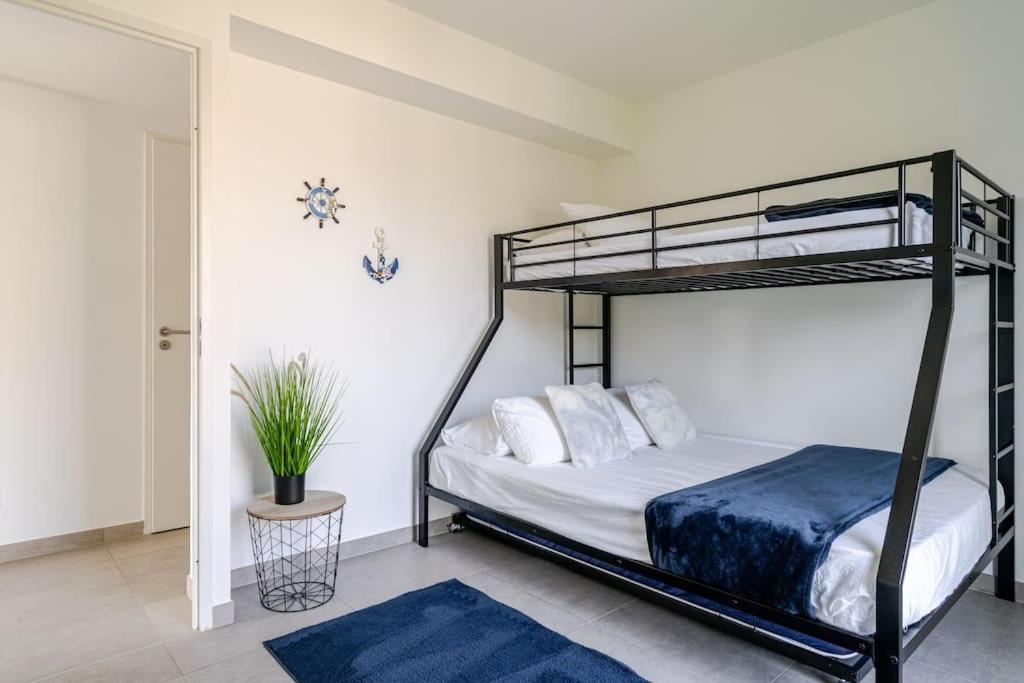Newly Built With Pool, Walk To The * Antibes