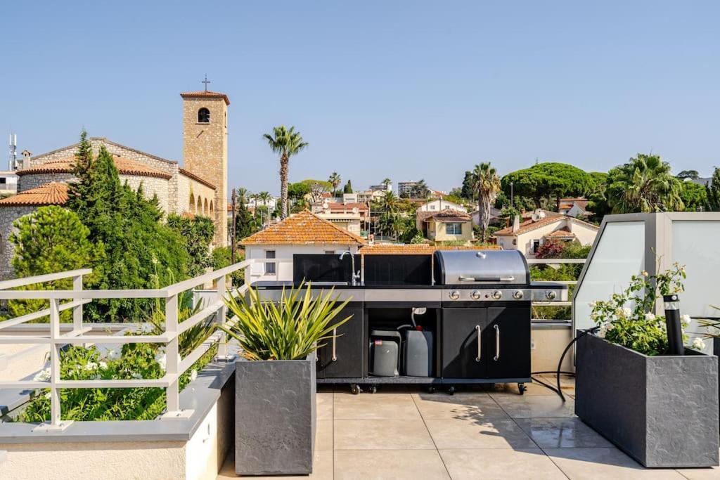 Newly Built With Pool, Walk To The