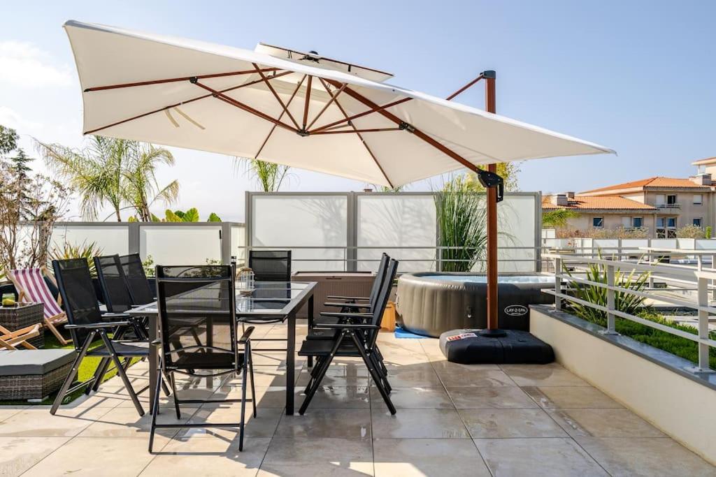 Newly Built With Pool, Walk To The Apartment *