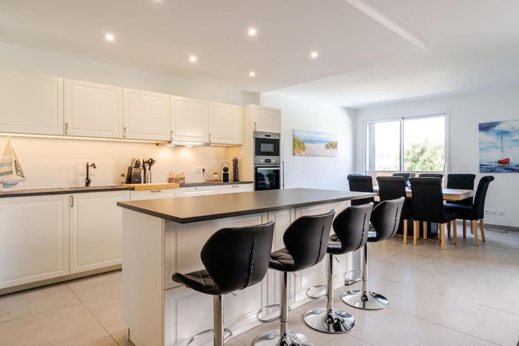 Newly Built With Pool, Walk To The Apartment